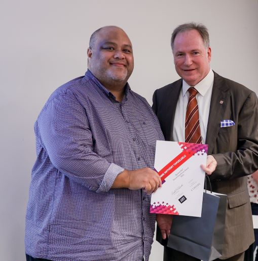 Etienne Tapueluelu receiving the Beyond AUT prize