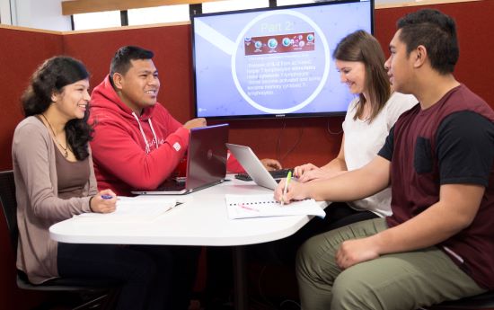 AUT students in group work collaborating